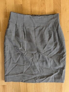 Vintage 80’s rayon/poly fitted skirt -size 8
